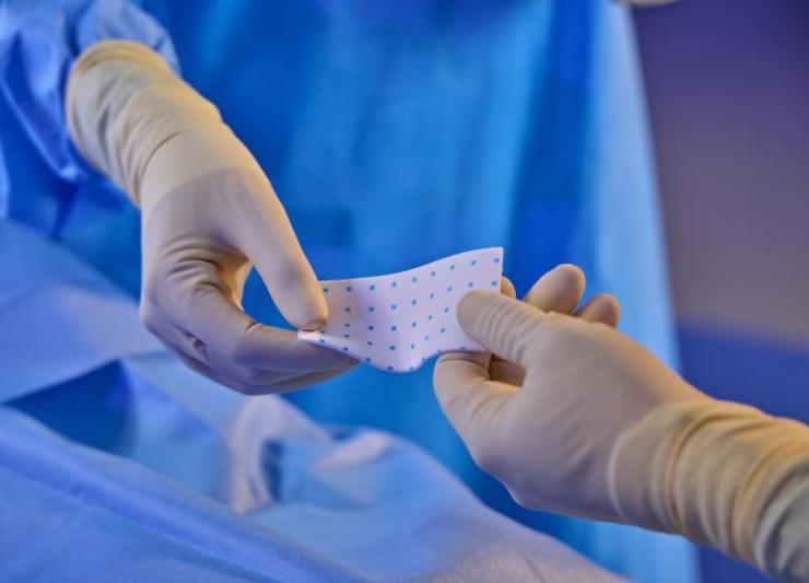 Handing over a Hemopatch